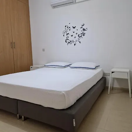 Cozy Ground Floor With Communal Pool